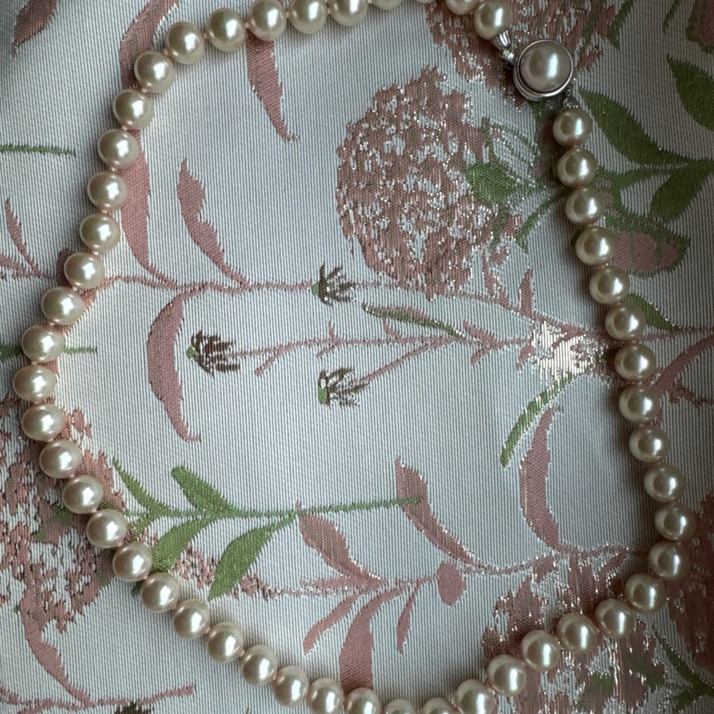 Majorca 8mm Pearls Necklace 17 inch sterling silver - Picture 2 of 7